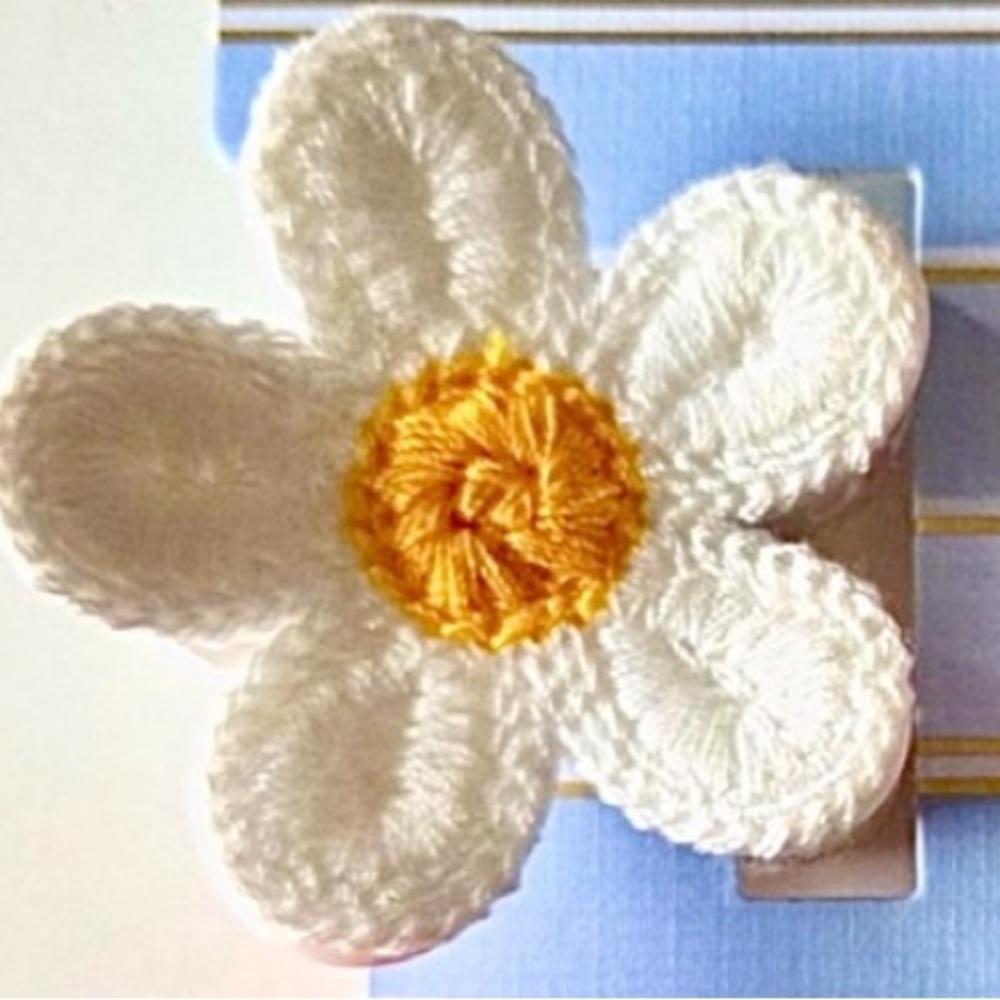 Crochet Clips Claw Colorful  White NWT